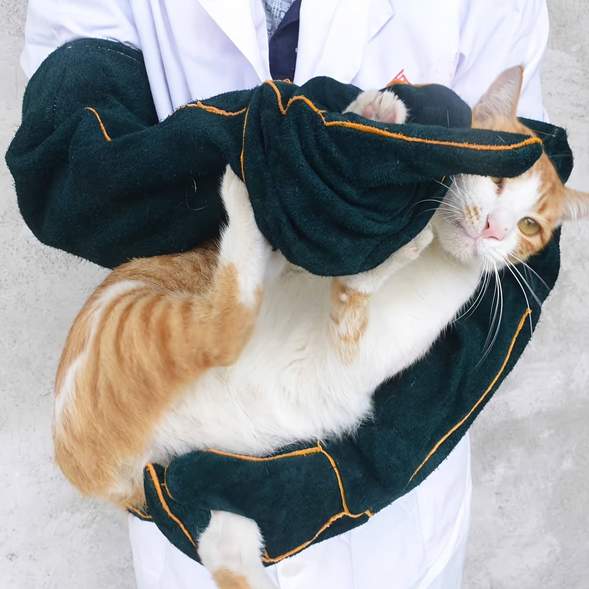 Multi-Purpose Cat Safety Gloves: Bite, Scratch & Puncture-Resistant with Comfort Fit, Ideal for All Pet Owners