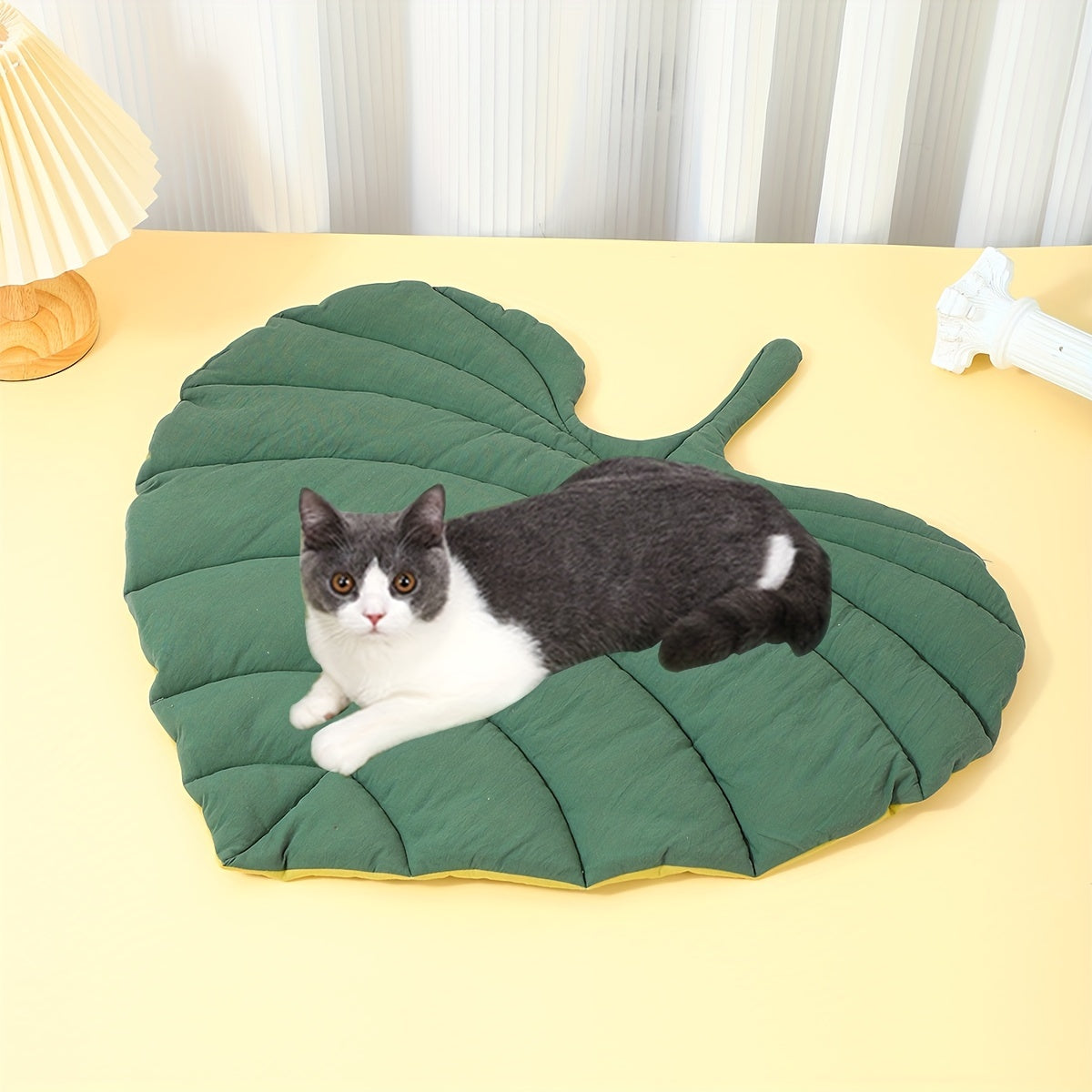 Cozy Leaf-Shaped Pet Mat: A Perfect Cushion for Your Cat or Dog's Comfort!