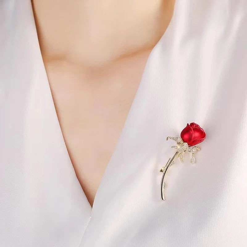 Rhinestone Blue Red Rose Flower Brooches for Women Elegant Exquisite Shiny Zircon Flower Lapel Pins Wedding Party Badge Jewelry