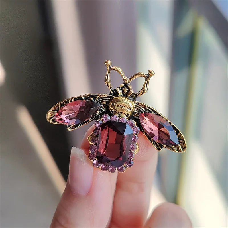 Vintage Bee Rhinestone Brooch Retro Women Crystal Insect Breast Pin Champagne Color Corsage Ladies Party Dress Ornaments Jewelry