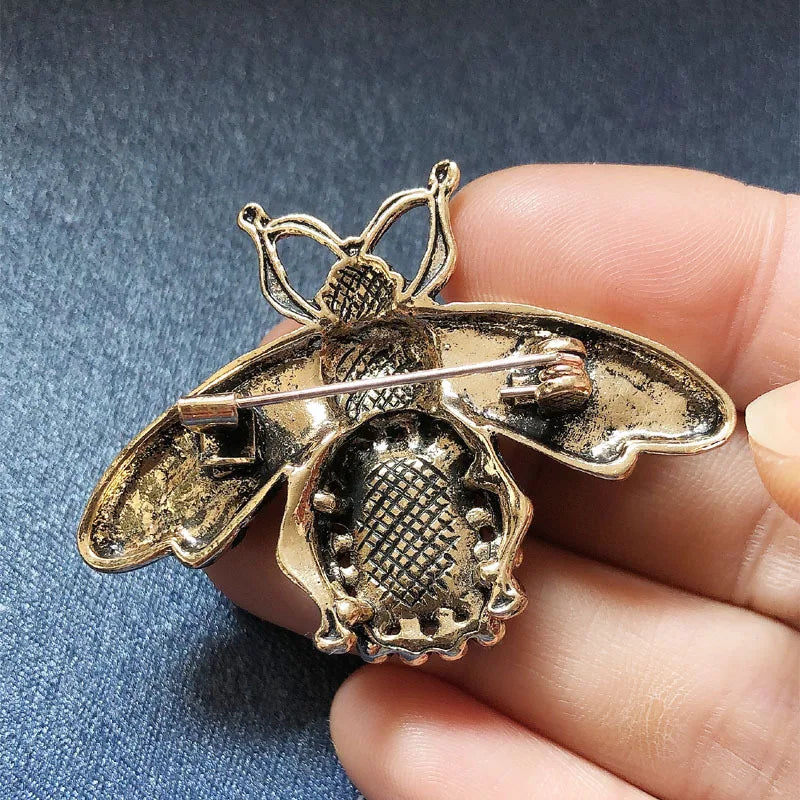 Vintage Bee Rhinestone Brooch Retro Women Crystal Insect Breast Pin Champagne Color Corsage Ladies Party Dress Ornaments Jewelry