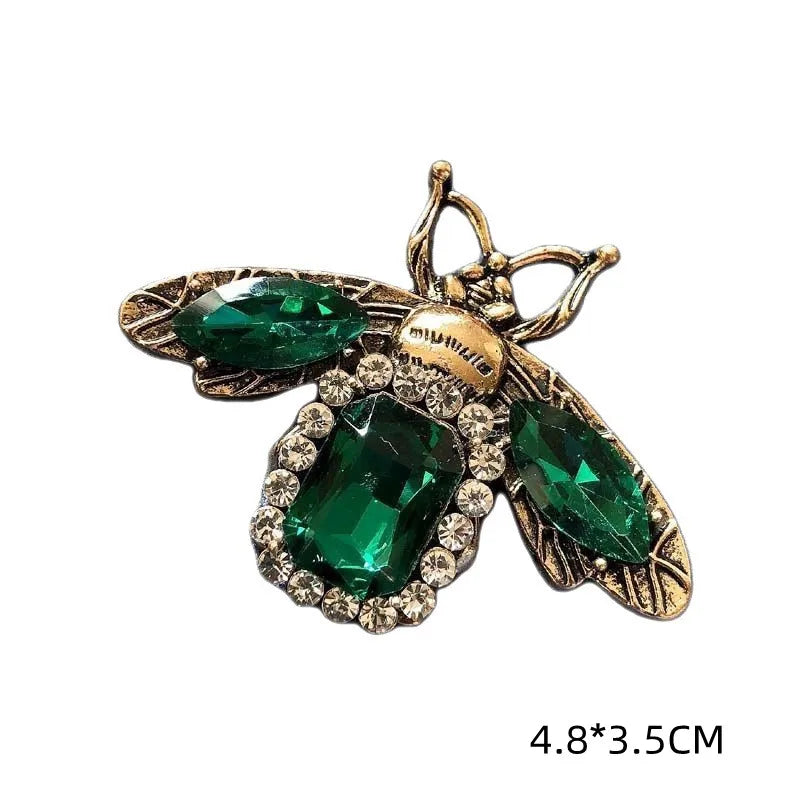 Vintage Bee Rhinestone Brooch Retro Women Crystal Insect Breast Pin Champagne Color Corsage Ladies Party Dress Ornaments Jewelry