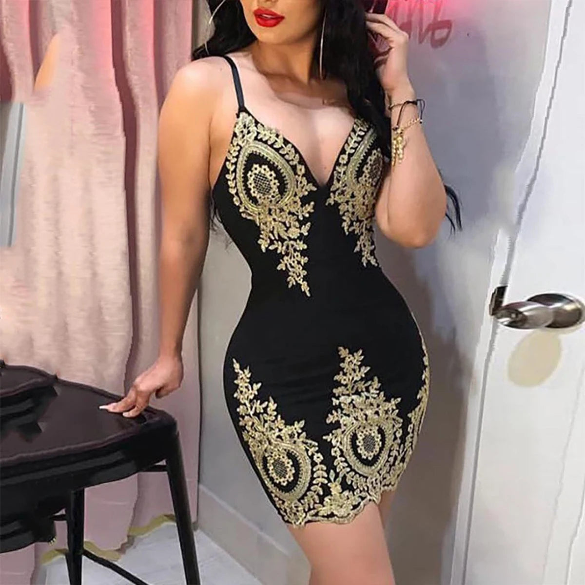 Women's party halter dress Sleeveless slim-fit mini dress with low neck and halter back