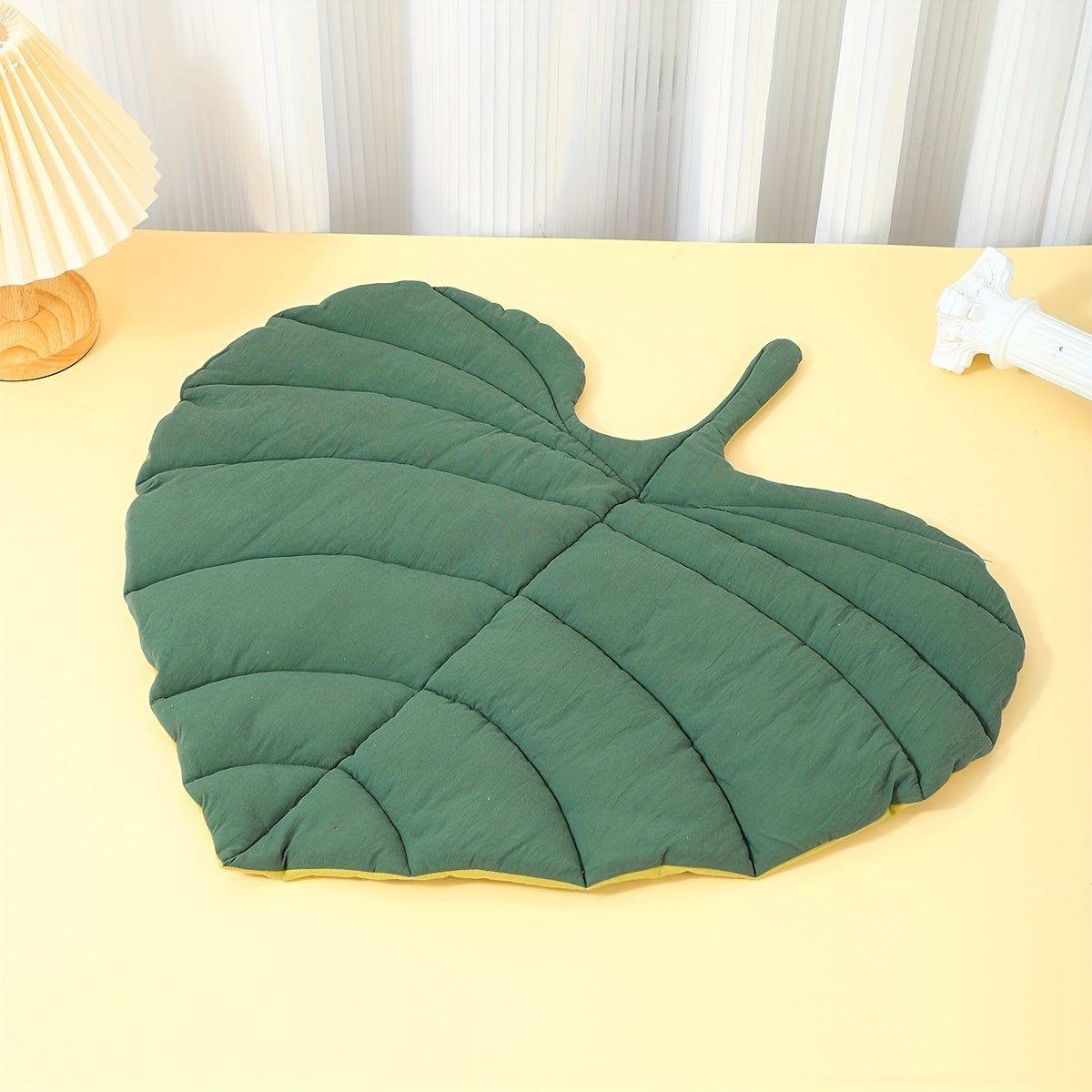 Cozy Leaf-Shaped Pet Mat: A Perfect Cushion for Your Cat or Dog's Comfort!