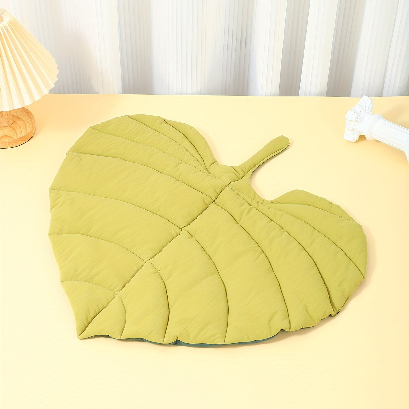 Cozy Leaf-Shaped Pet Mat: A Perfect Cushion for Your Cat or Dog's Comfort!